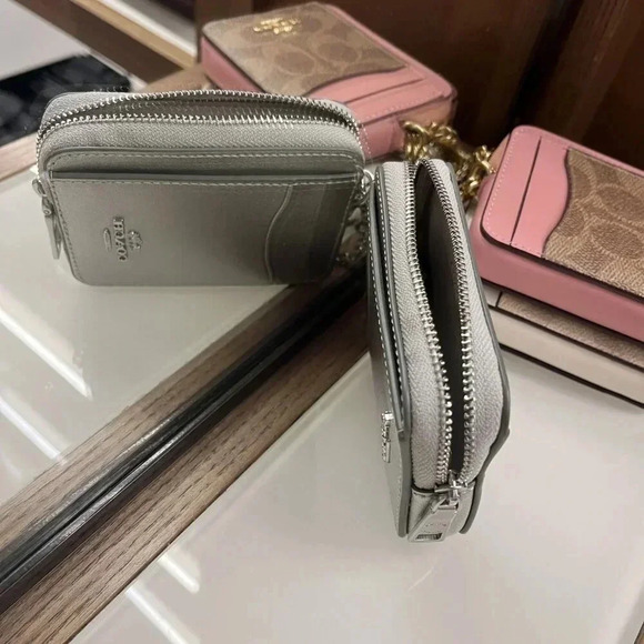 ZIP CARD CASE (COACH CW890) SILVER/LIGHT SILVER - Picture 2 of 5